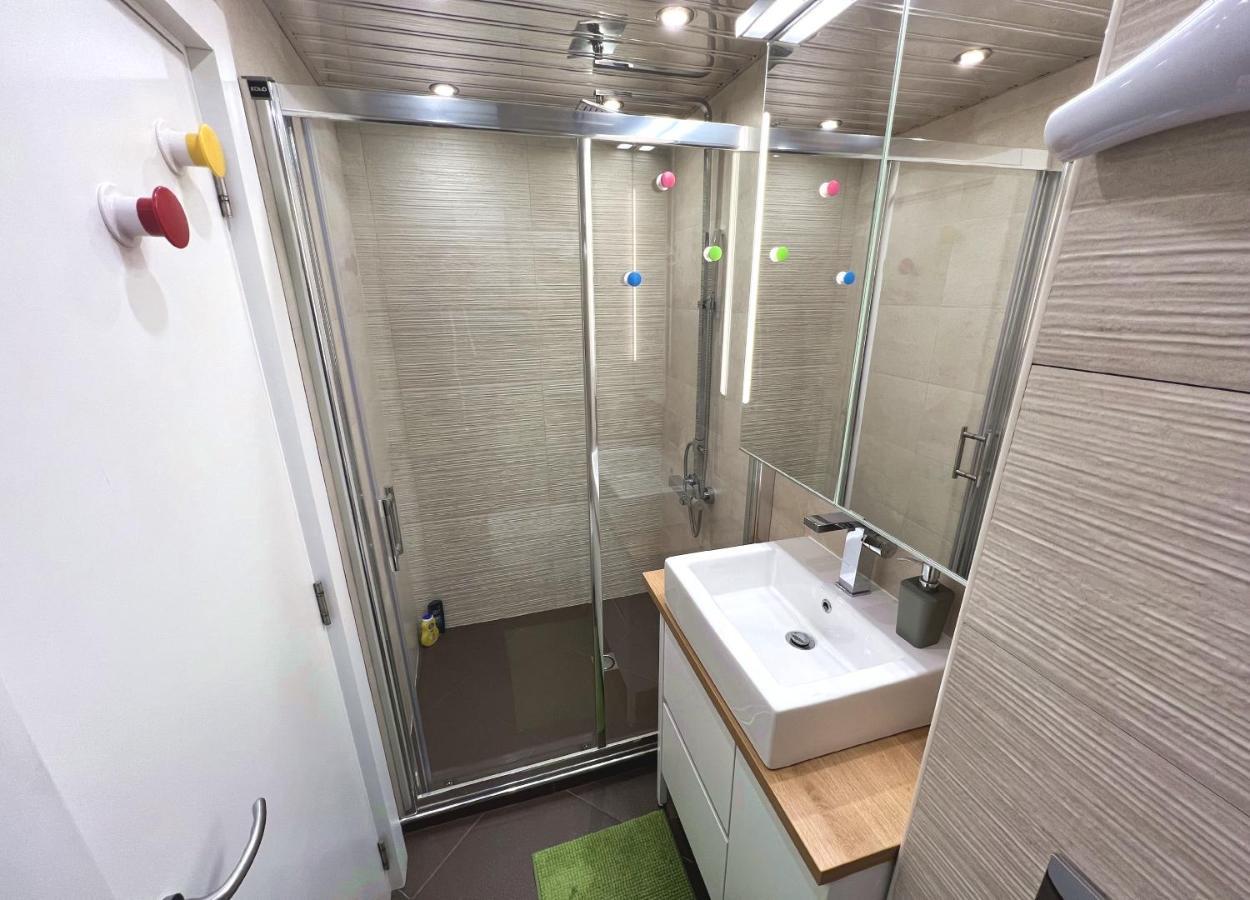 Unique Luxurious Jacuzzi Penthouse Duplex In City Center! 2 Baths! Free Parking! Sofia Zewnętrze zdjęcie